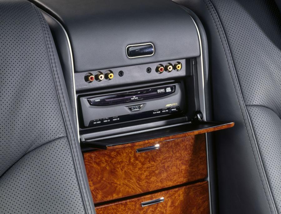 Детали интерьера Maybach 57 (W240) 2002 года  (фото 48 из 95)